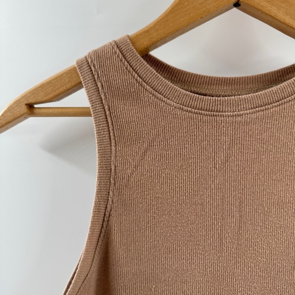 Hollister Ribbed Tan Cropped Tank Top – Size Small - Picture 2 of 7